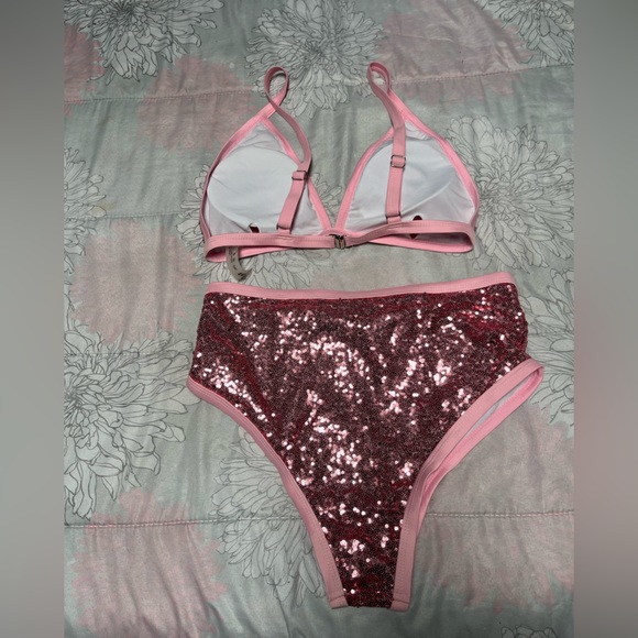 Plus Sequin Contrast Binding
Triangle Bikini Swimsuit - Picture 3 of 6